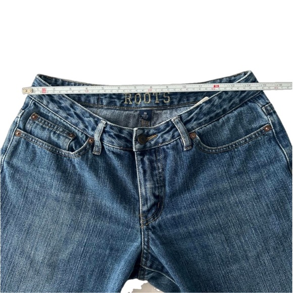 🌻4/$20 Roots Women’s Mid Rise Flared Medium Wash Jeans Size 29 L - Picture 5 of 15